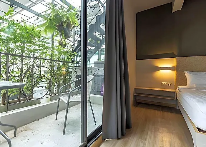Hotel V Varee