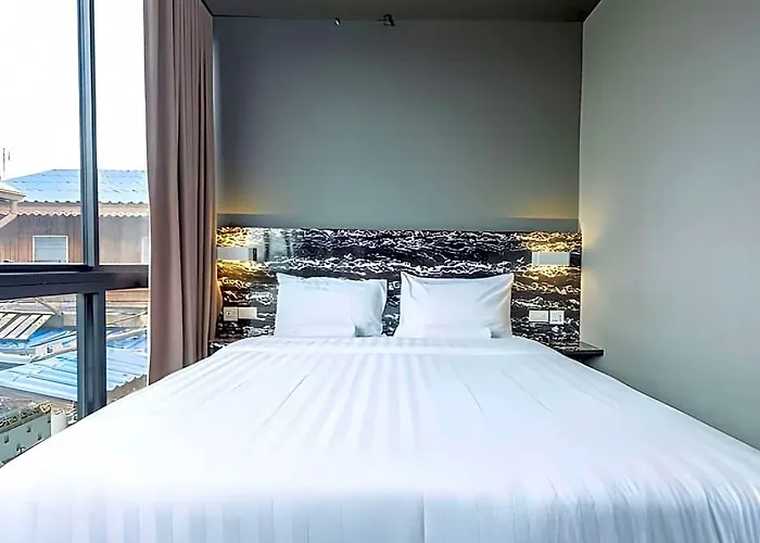 Hotel V Varee 3*