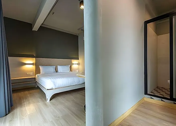 V Varee Hotel 3*